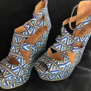 NEW Shi by Journey Platform Sandals